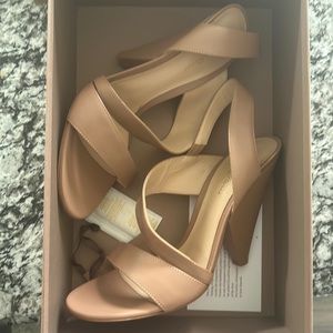 WORN ONCE INSIDE-PERFECT CONDITION GIANVITO ROSSI VIOLA HEELS IN PRALINE 39